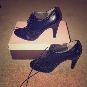 Size 9M Bandolino Leather Heels